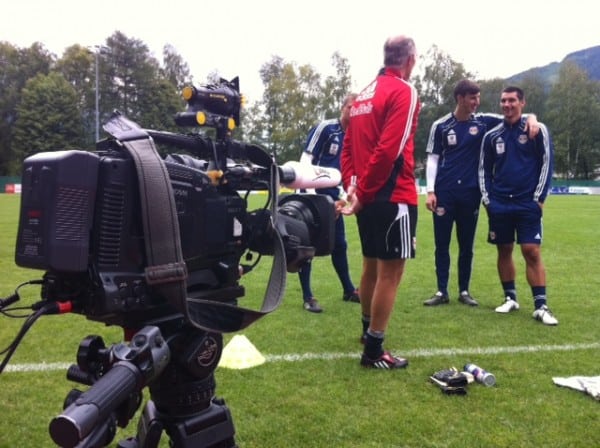 Foto13 600x448 - ServusTv (redbullmedia) Bundesliga Fussballtraining