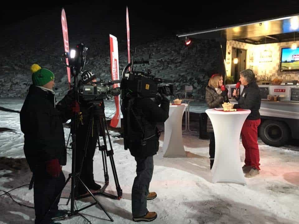 Das ORF Guten Morgen Österreich Team. Diesmal unterwegs im Tiroler Oberland zwischen Stams und Sölden. | gmö, gumo, guten morgen österreich, landesstudio tirol, lukas schweighofer, orf, orf tirol, ötzi dorf, sabine amhof, sölden, tirol