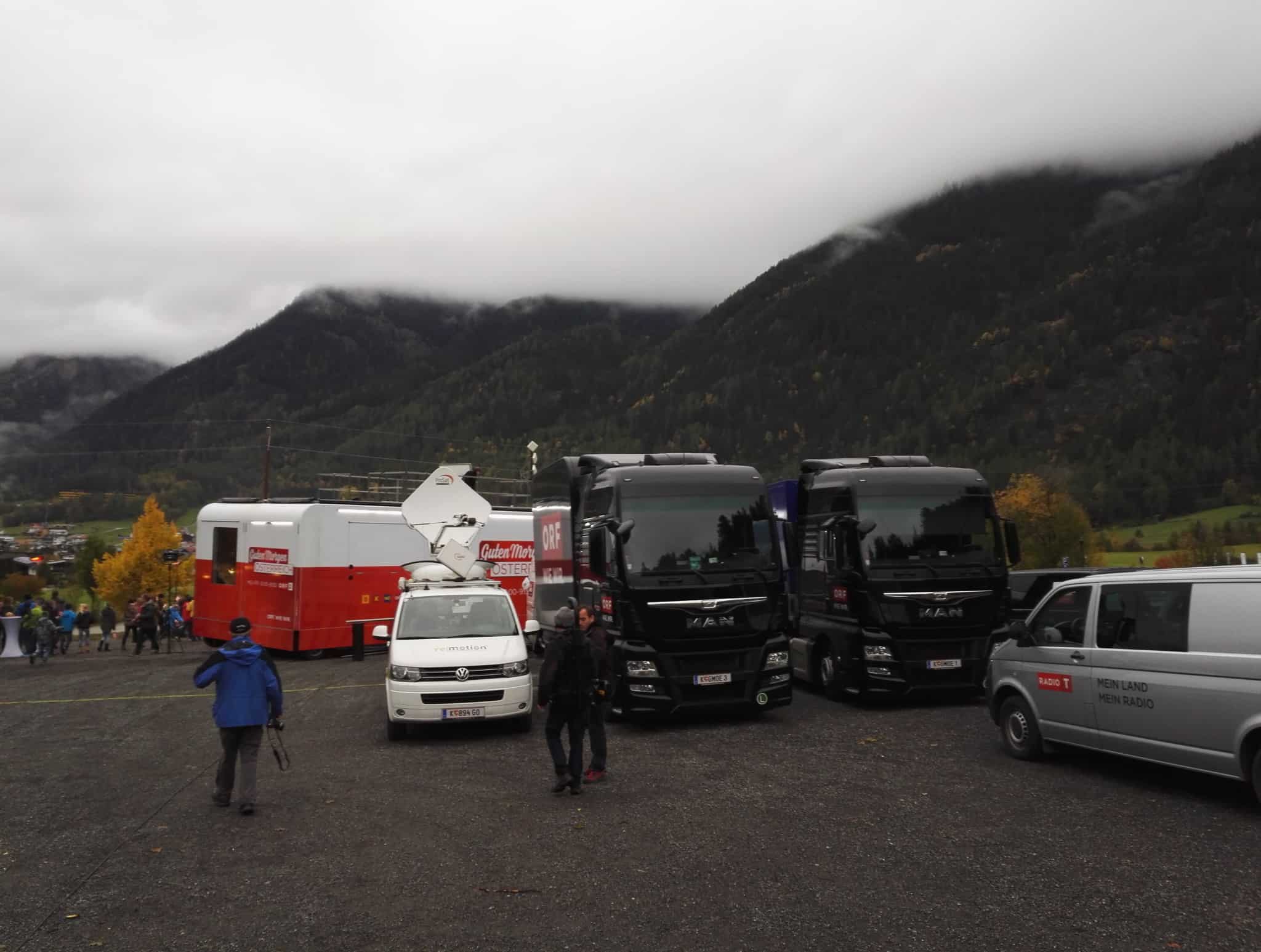 Das ORF Guten Morgen Österreich Team. Diesmal unterwegs im Tiroler Oberland zwischen Stams und Sölden. | gmö, gumo, guten morgen österreich, landesstudio tirol, lukas schweighofer, orf, orf tirol, ötzi dorf, sabine amhof, sölden, tirol