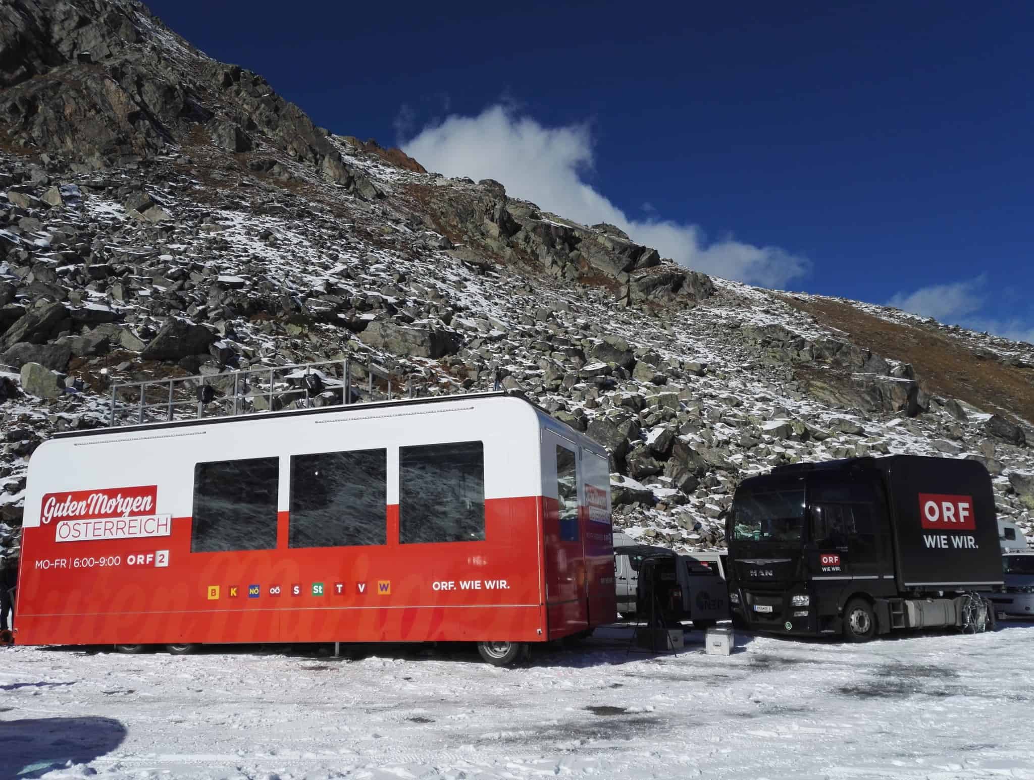 Das ORF Guten Morgen Österreich Team. Diesmal unterwegs im Tiroler Oberland zwischen Stams und Sölden. | gmö, gumo, guten morgen österreich, landesstudio tirol, lukas schweighofer, orf, orf tirol, ötzi dorf, sabine amhof, sölden, tirol