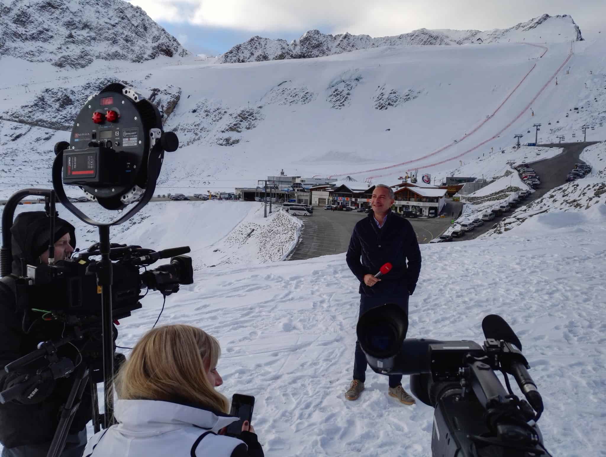 Das ORF Guten Morgen Österreich Team. Diesmal unterwegs im Tiroler Oberland zwischen Stams und Sölden. | gmö, gumo, guten morgen österreich, landesstudio tirol, lukas schweighofer, orf, orf tirol, ötzi dorf, sabine amhof, sölden, tirol