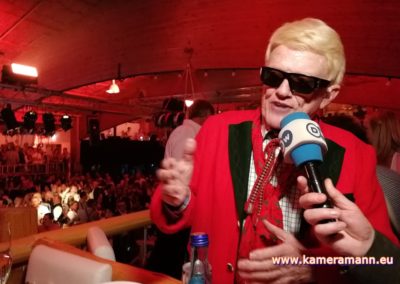 Hahnenkamm - Kitzbühel 2018 Auf der schwersten Abfahrtsstrecke der Welt stürzen sich die Rennfahrer durch das Ziel. | arnold schwarzenegger, hahnenkamm, Kameramann Tirol Andreas Felder, kitzbühel, stangwlwirt, weisswurstparty