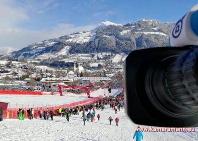 Hahnenkamm - Kitzbühel 2018 Auf der schwersten Abfahrtsstrecke der Welt stürzen sich die Rennfahrer durch das Ziel. | arnold schwarzenegger, hahnenkamm, Kameramann Tirol Andreas Felder, kitzbühel, stangwlwirt, weisswurstparty