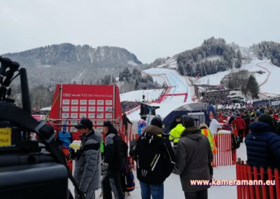 Hahnenkamm - Kitzbühel 2018 Auf der schwersten Abfahrtsstrecke der Welt stürzen sich die Rennfahrer durch das Ziel. | arnold schwarzenegger, hahnenkamm, Kameramann Tirol Andreas Felder, kitzbühel, stangwlwirt, weisswurstparty