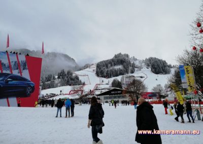 Hahnenkamm - Kitzbühel 2018 Auf der schwersten Abfahrtsstrecke der Welt stürzen sich die Rennfahrer durch das Ziel. | arnold schwarzenegger, hahnenkamm, Kameramann Tirol Andreas Felder, kitzbühel, stangwlwirt, weisswurstparty