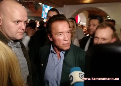 Hahnenkamm - Kitzbühel 2018 Auf der schwersten Abfahrtsstrecke der Welt stürzen sich die Rennfahrer durch das Ziel. | arnold schwarzenegger, hahnenkamm, Kameramann Tirol Andreas Felder, kitzbühel, stangwlwirt, weisswurstparty