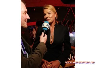 Hahnenkamm - Kitzbühel 2018 Auf der schwersten Abfahrtsstrecke der Welt stürzen sich die Rennfahrer durch das Ziel. | arnold schwarzenegger, hahnenkamm, Kameramann Tirol Andreas Felder, kitzbühel, stangwlwirt, weisswurstparty